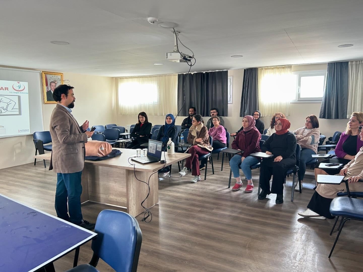 Altınbaş Üniviersitesi Bahçelievler District Health Department Basic First Aid Practical Training